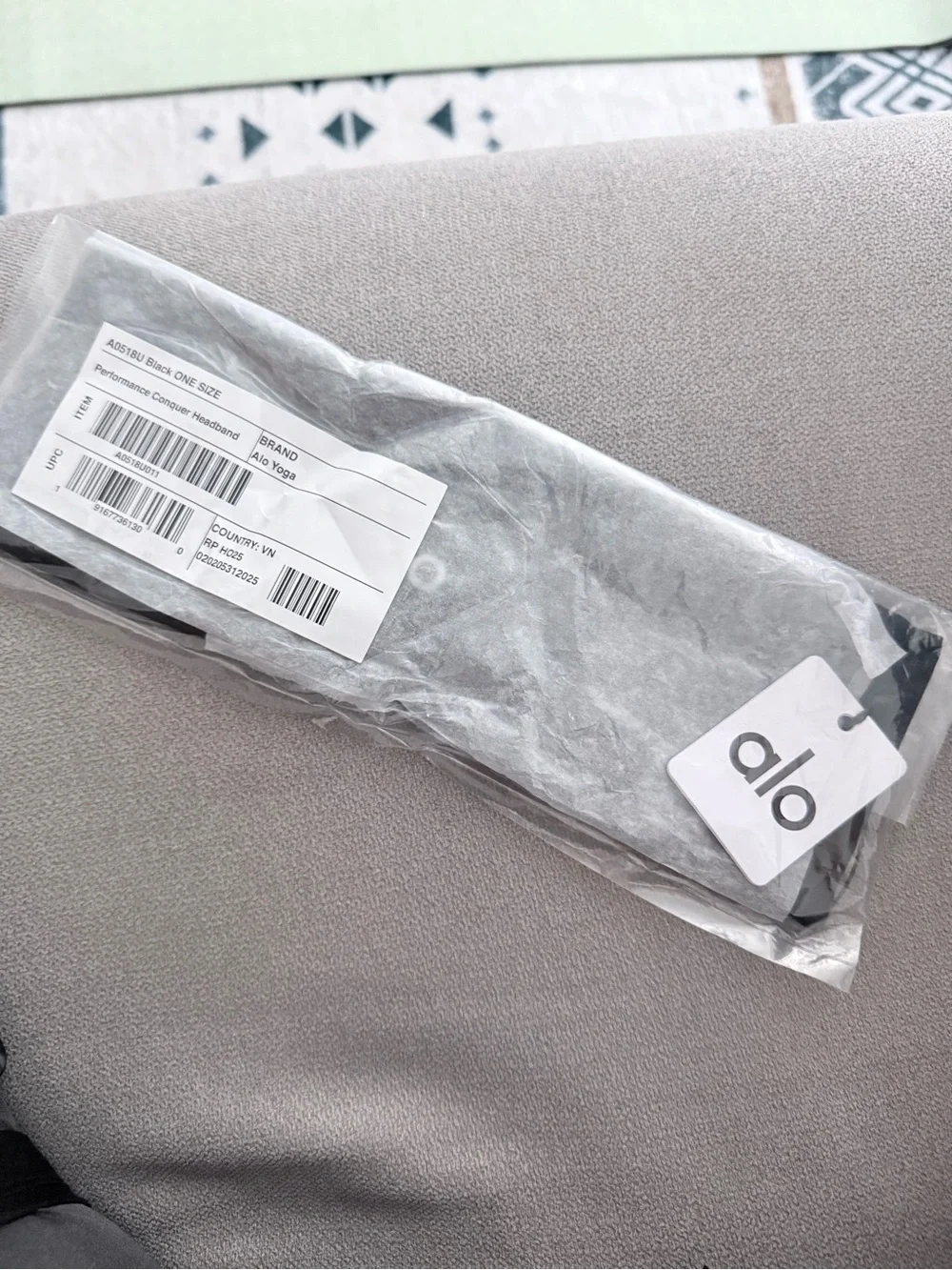 ALO Yoga Black Performance Conquer Headband